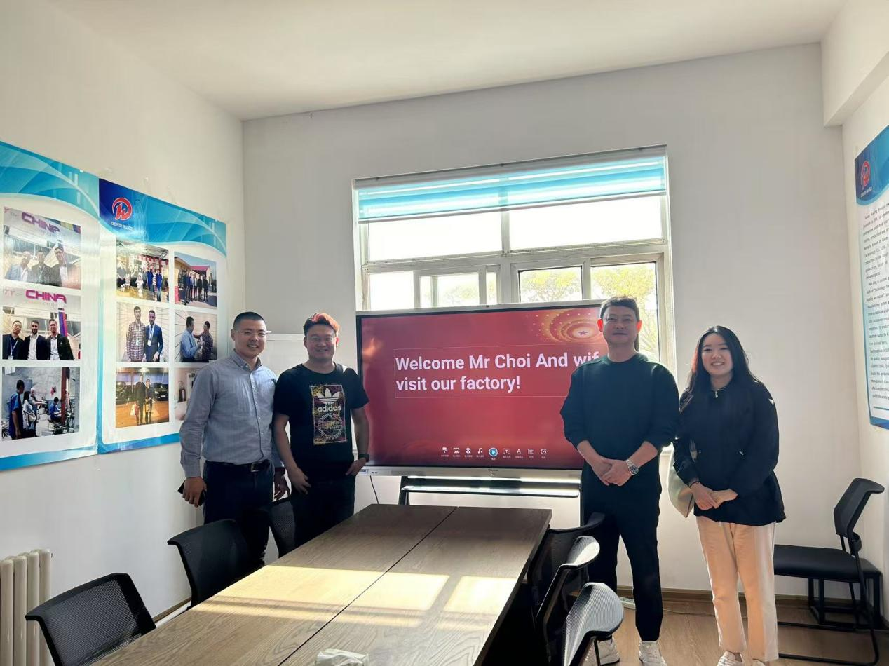 Корејски купци посећују нашу фабрику