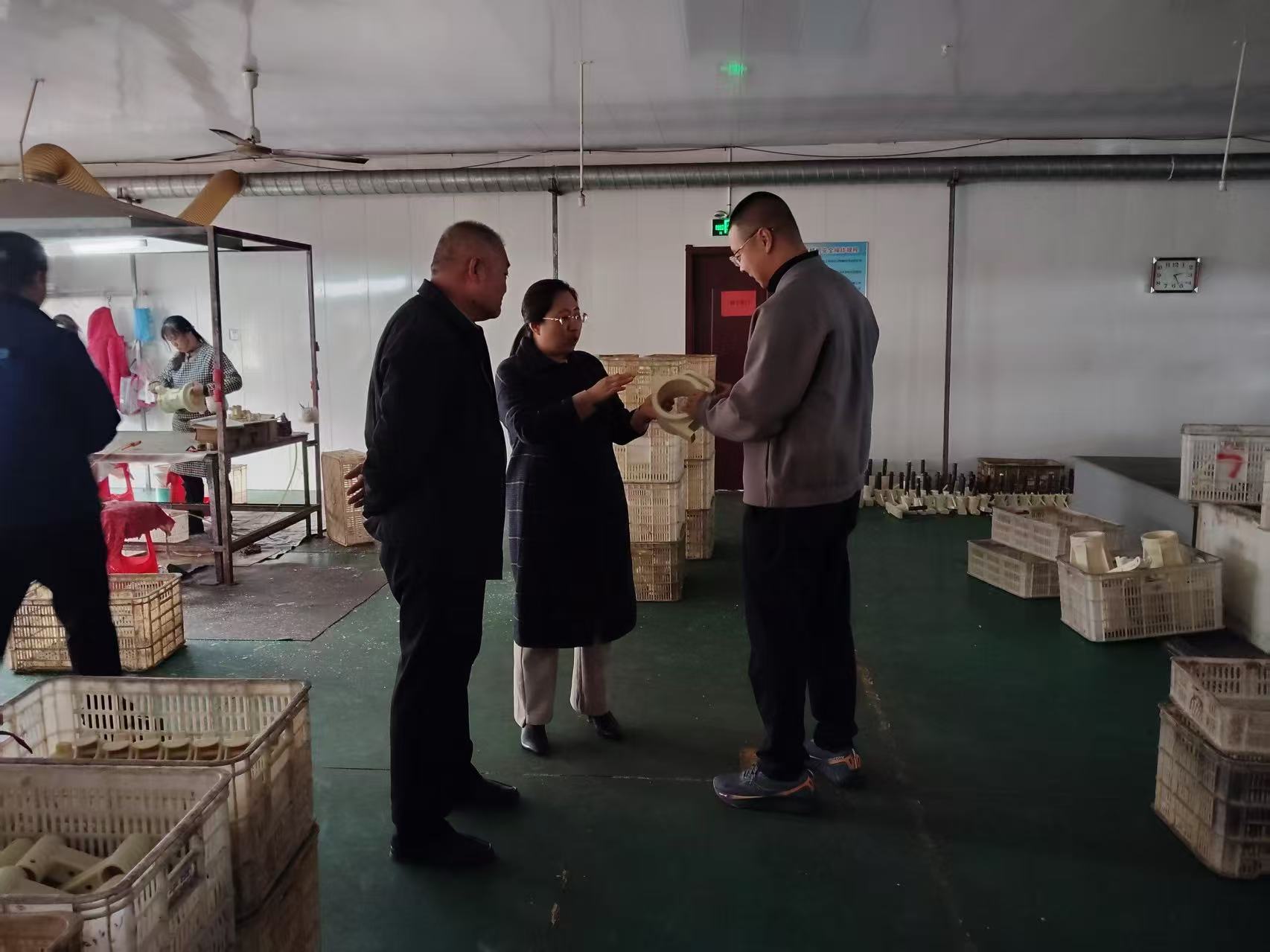 Висит листавница купца