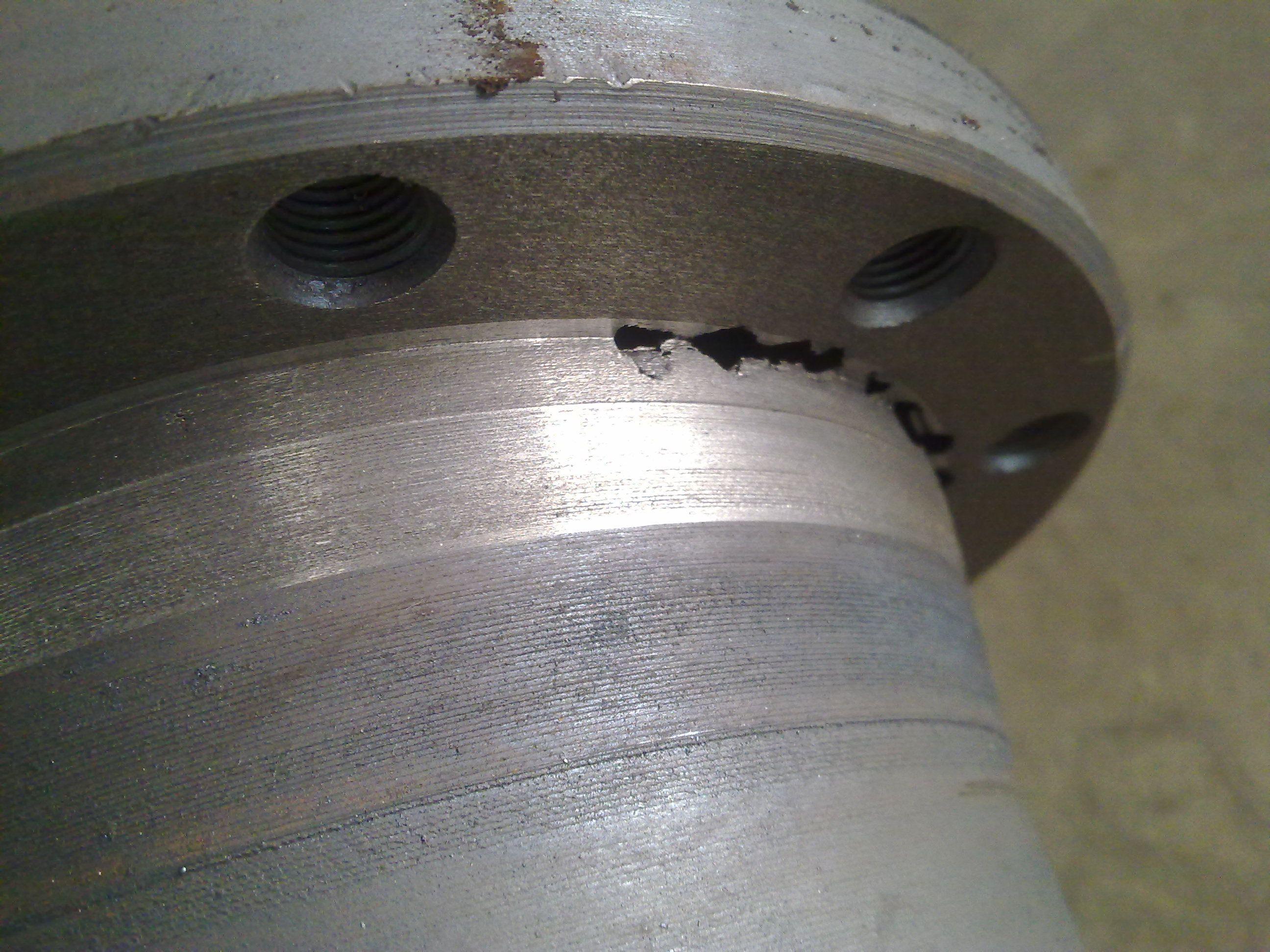 Који су узроци пукотина од ливеног челика?